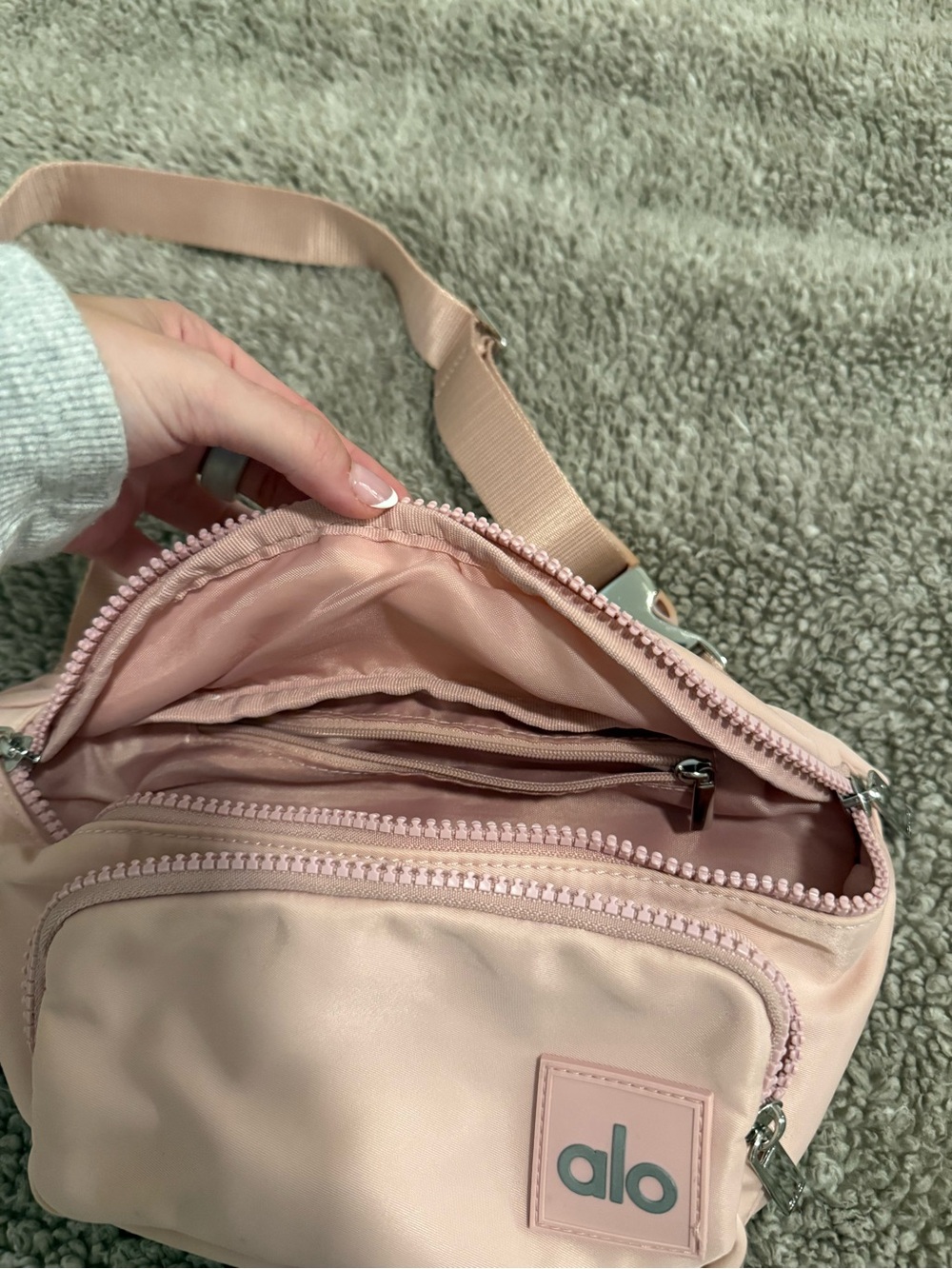 RARE ALO Yoga Ballet Pink Crossbody Waist Bag - Picture 2 of 5